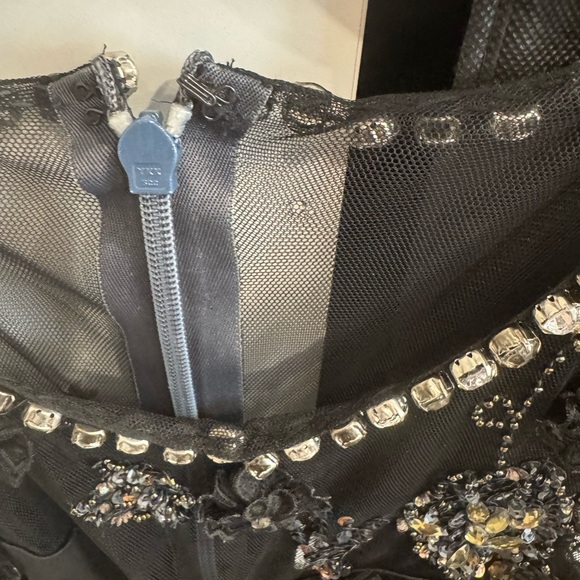 Elegant Black Embellished Dress - Picture 11 of 12